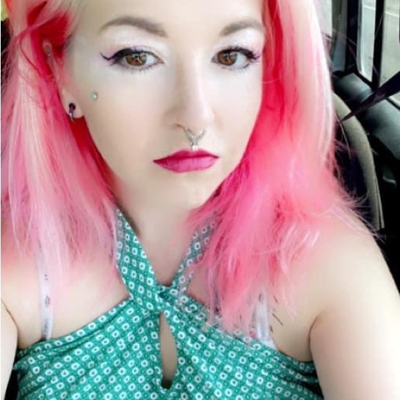 Meet your Posher, Cheryl - Picture 1 of 1